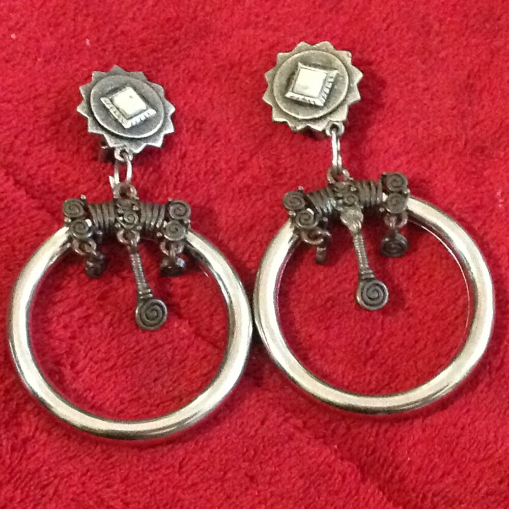 **Sale** Rare Vintage Robert Rose Dangle Silver Tone Clip Back Earrings